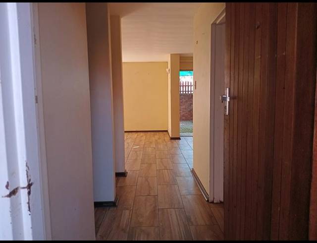3 BEDROOM TOWNHOUSE FOR SALE IN VANDERBIJLPARK CE 3